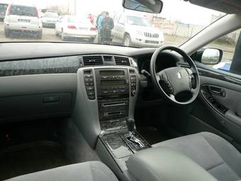 2005 Toyota Crown Photos