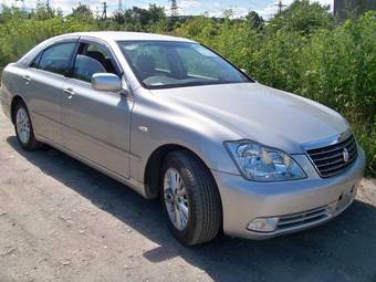 2005 Toyota Crown Photos