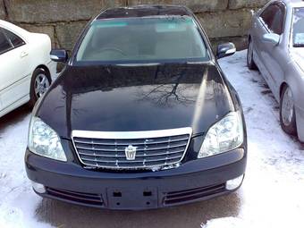 2005 Toyota Crown Photos