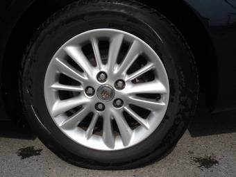 2005 Toyota Crown Photos