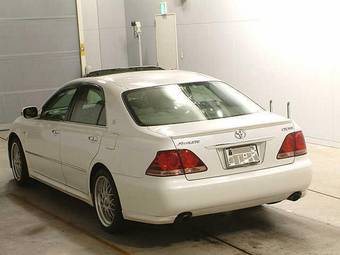 2005 Toyota Crown Photos