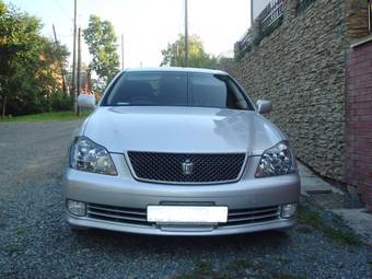 2005 Toyota Crown Photos