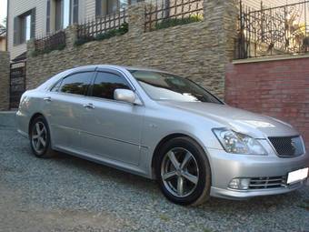 2005 Toyota Crown Pictures