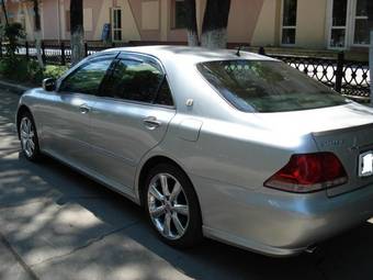 2005 Toyota Crown Pictures