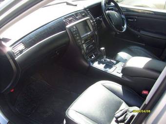 2005 Toyota Crown Photos