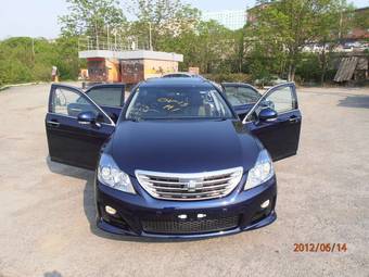 2010 Toyota Crown Pictures