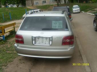 2002 Toyota Crown Estate Photos