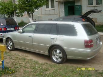 2002 Toyota Crown Estate Pictures