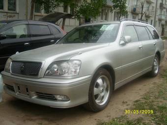 2002 Toyota Crown Estate Photos