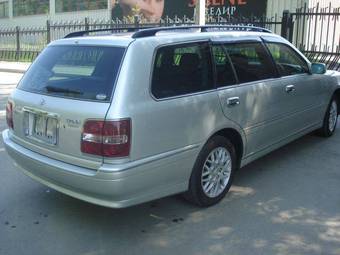 2003 Toyota Crown Estate Pictures