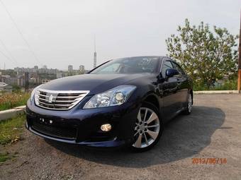 2010 Toyota Crown Hybrid Photos