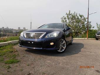 2010 Toyota Crown Hybrid Photos