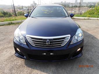 2010 Toyota Crown Hybrid Images