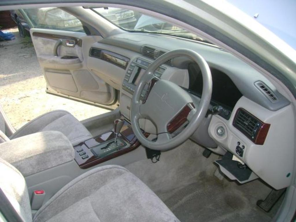 1999 Toyota Crown Majesta
