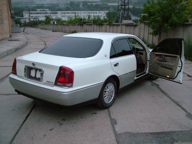 2000 Toyota Crown Majesta