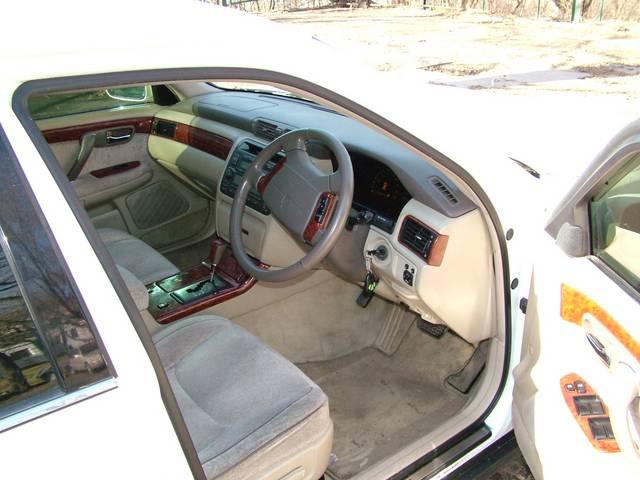 2000 Toyota Crown Majesta