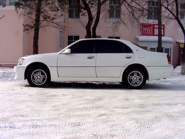 2000 Toyota Crown Majesta