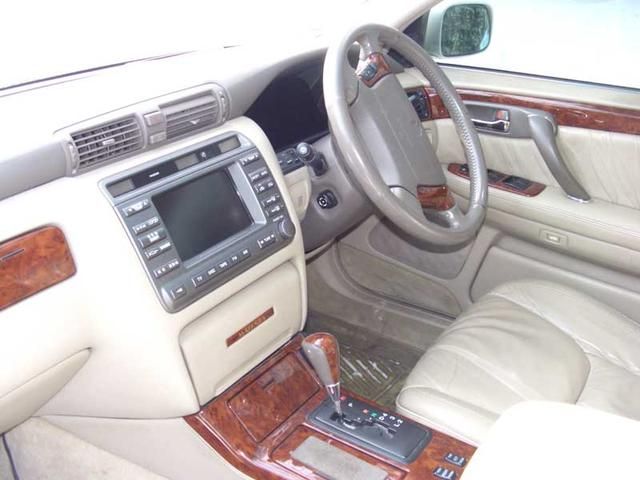 2000 Toyota Crown Majesta