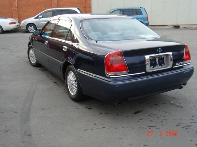 2000 Toyota Crown Majesta