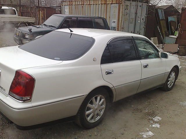 2000 Toyota Crown Majesta