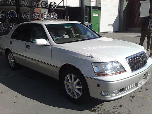 2000 Toyota Crown Majesta