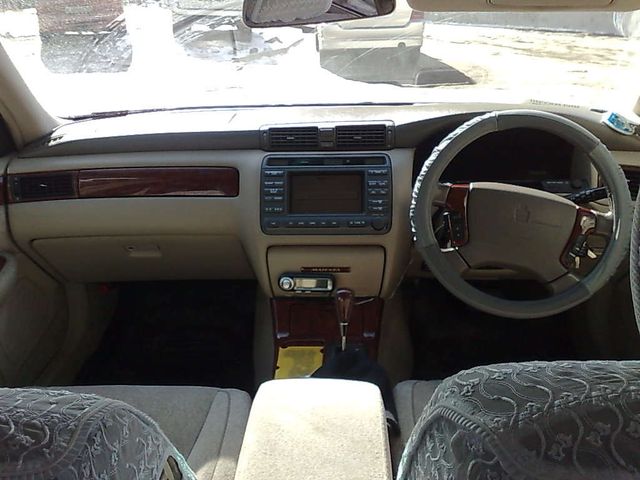 2000 Toyota Crown Majesta