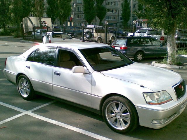 2000 Toyota Crown Majesta