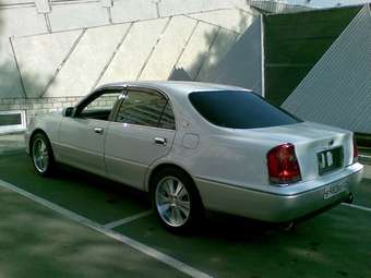 2000 Crown Majesta