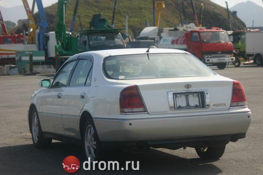 2000 Toyota Crown Majesta