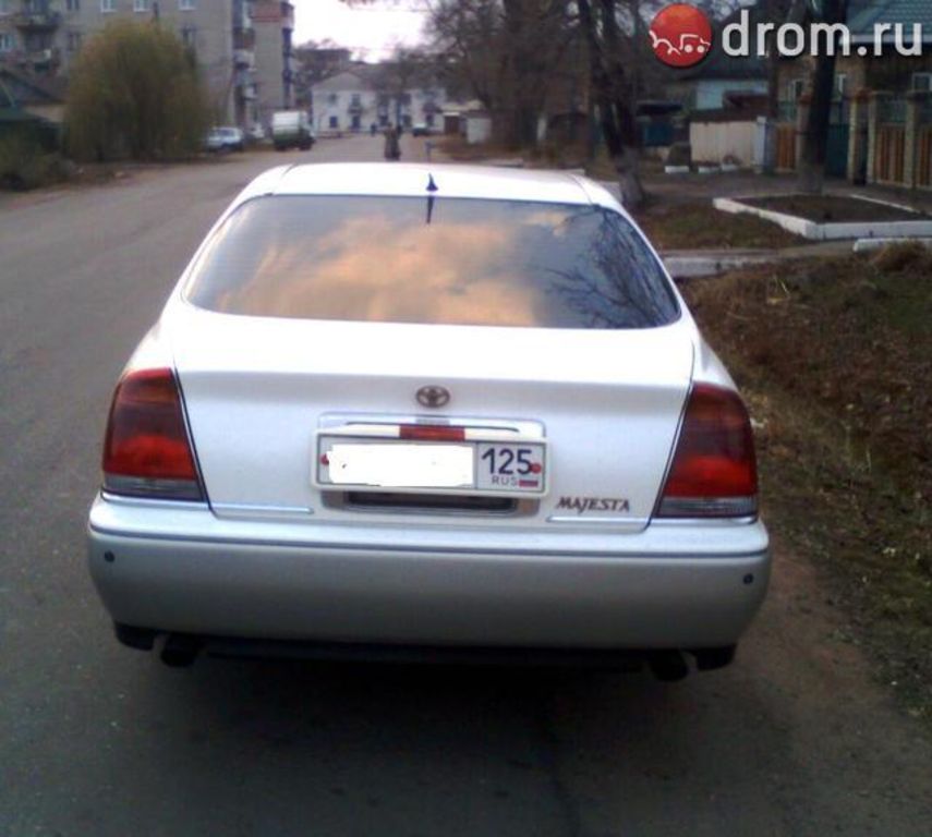 2000 Toyota Crown Majesta