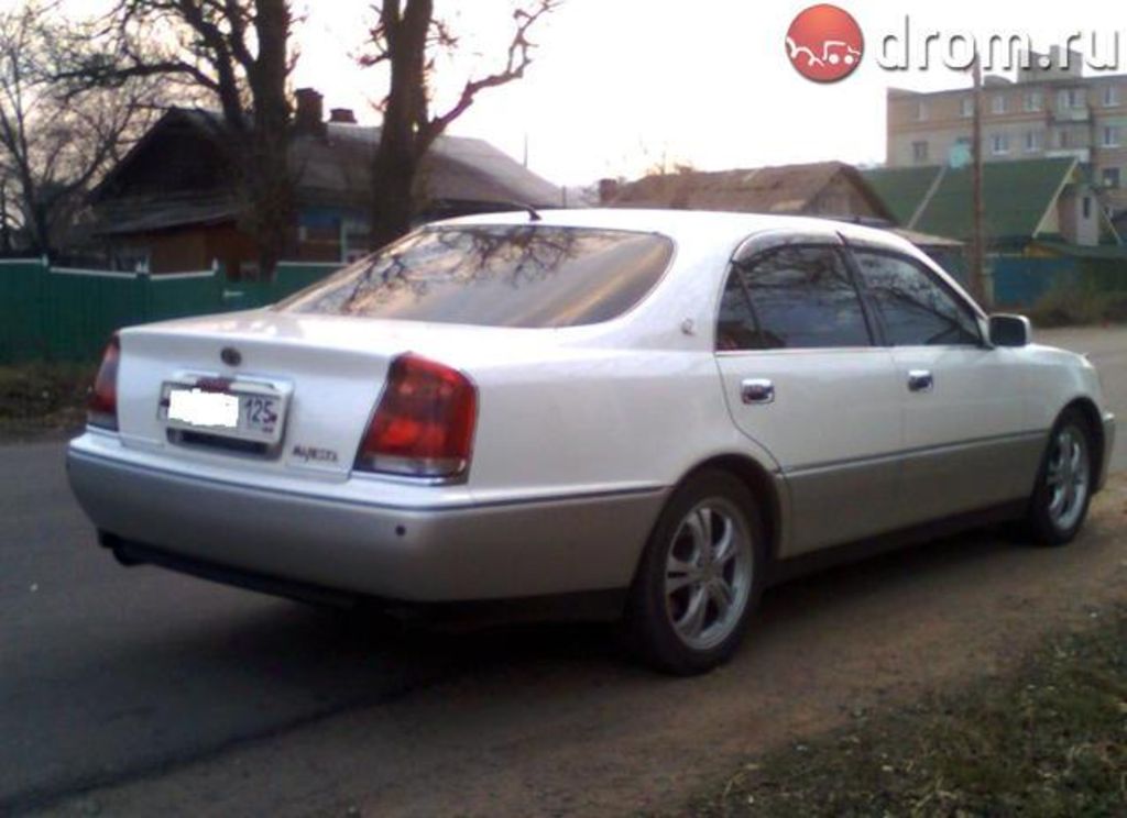 2000 Toyota Crown Majesta