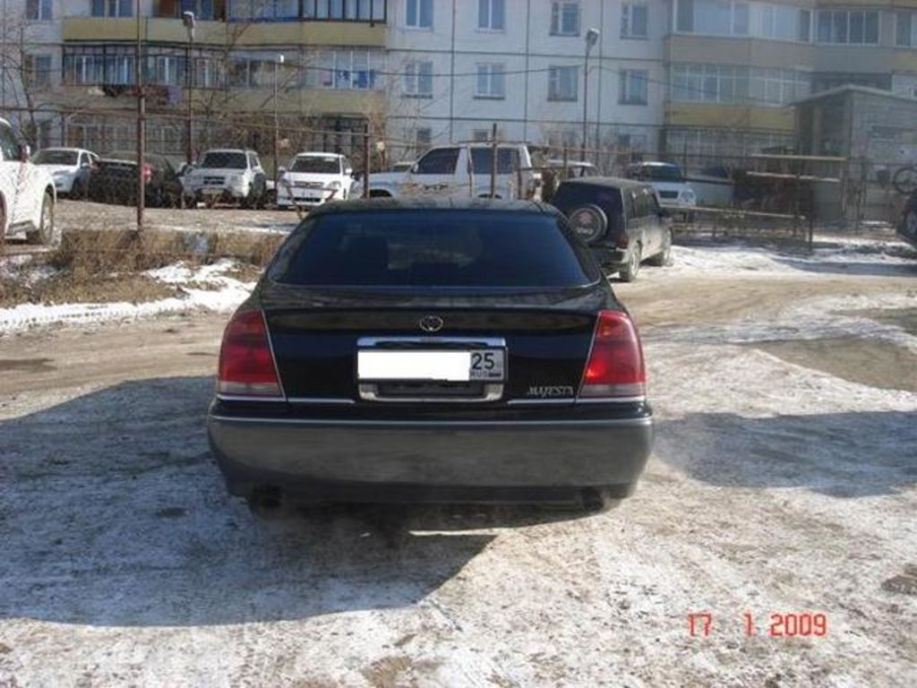 2000 Toyota Crown Majesta