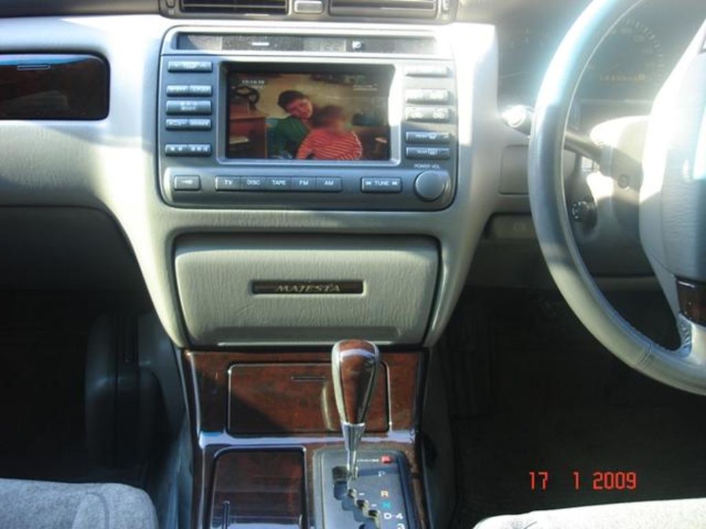 2000 Toyota Crown Majesta