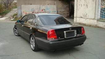 2000 Crown Majesta