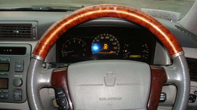 2000 Toyota Crown Majesta