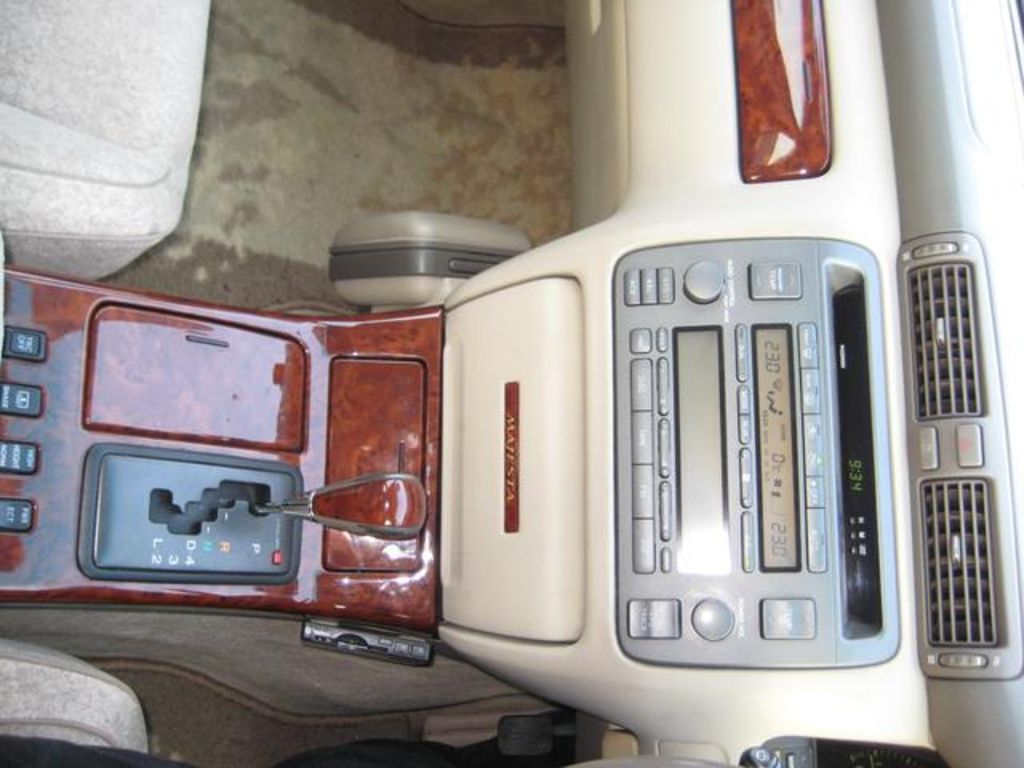 2000 Toyota Crown Majesta