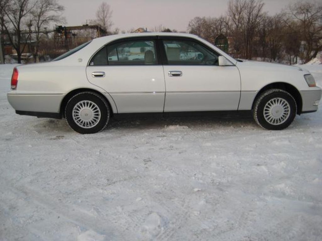 2000 Toyota Crown Majesta