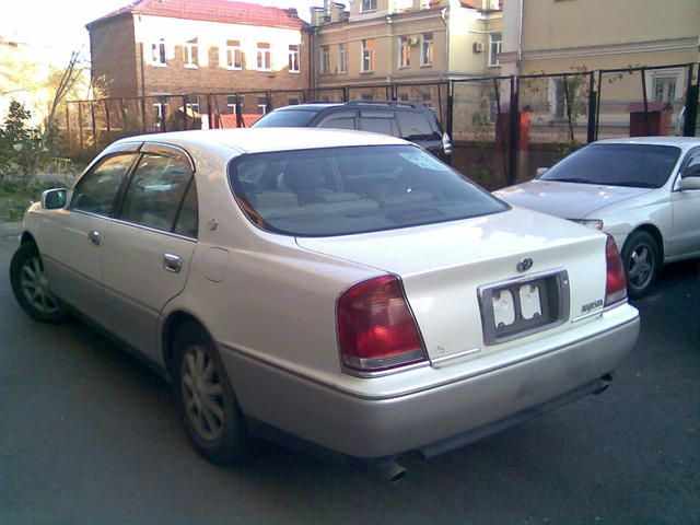 2000 Toyota Crown Majesta