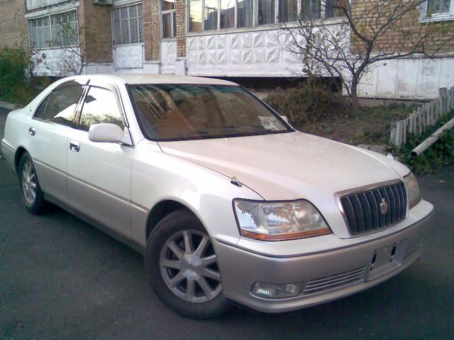 2000 Toyota Crown Majesta