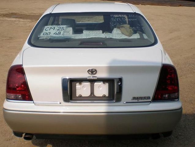 2000 Toyota Crown Majesta