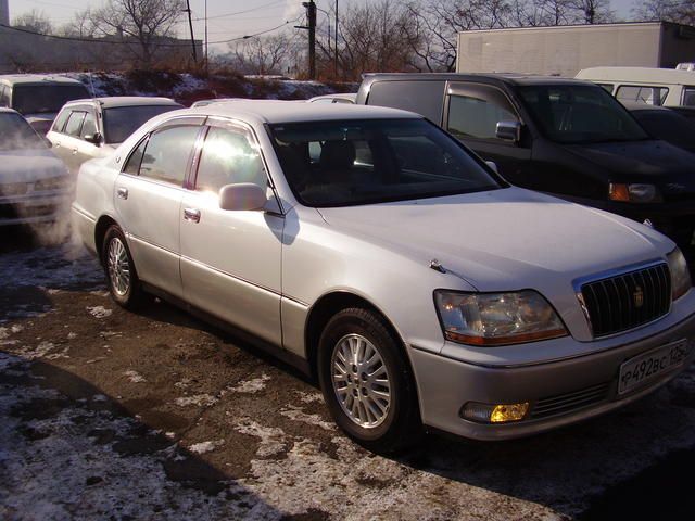 2000 Toyota Crown Majesta