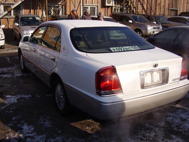 2000 Toyota Crown Majesta