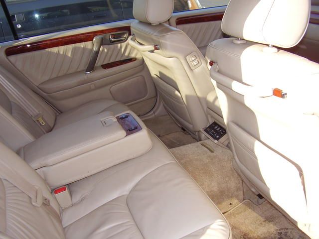 2000 Toyota Crown Majesta