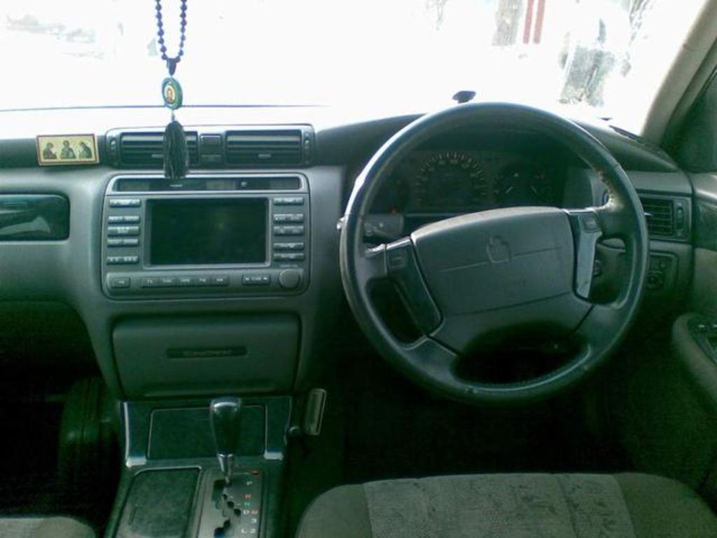 2000 Toyota Crown Majesta