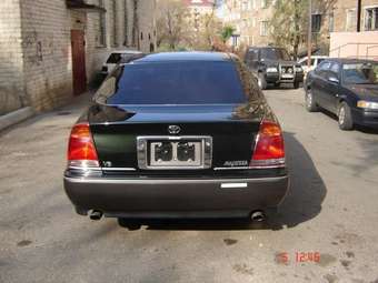 2000 Crown Majesta