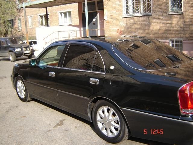 2000 Toyota Crown Majesta