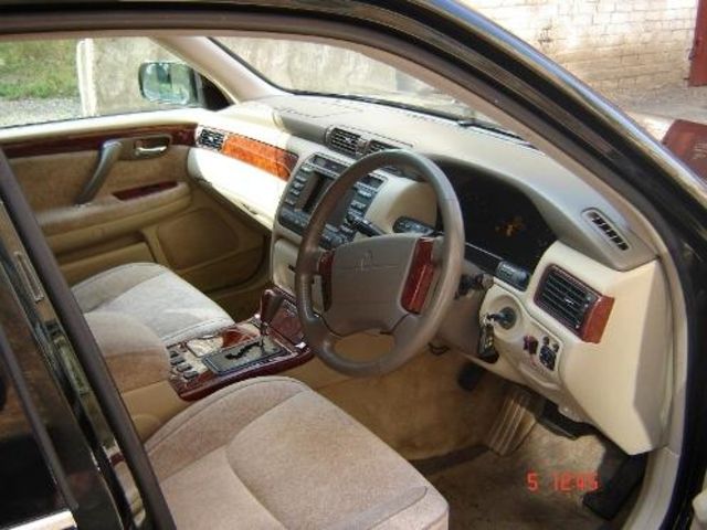 2000 Toyota Crown Majesta