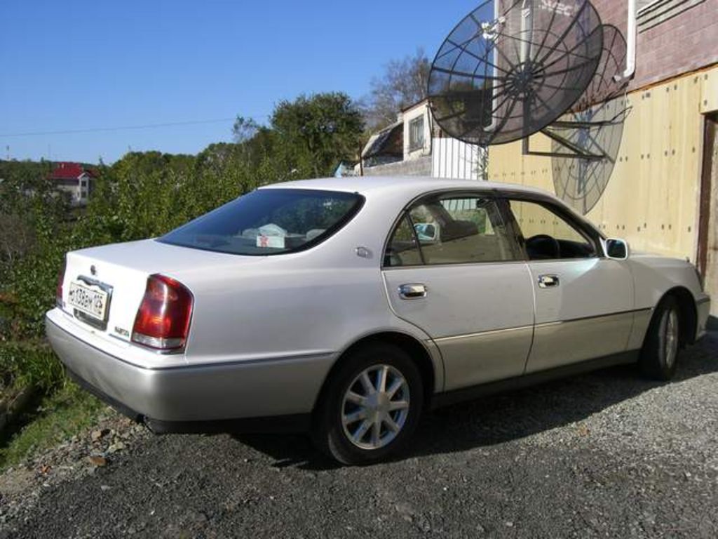 2000 Toyota Crown Majesta