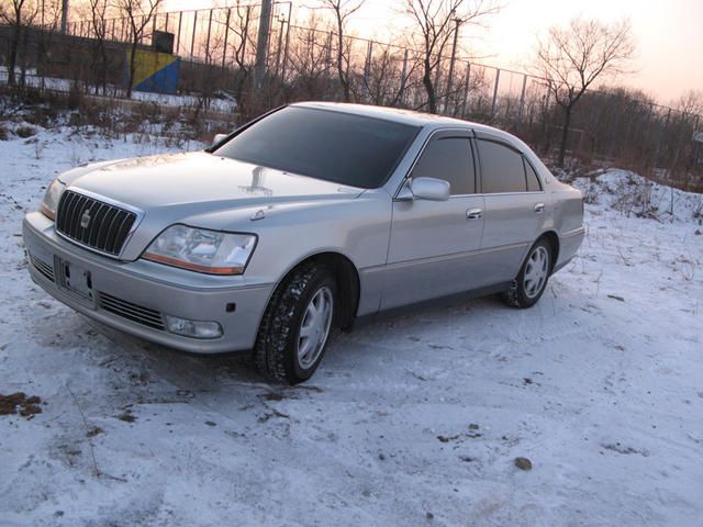 2000 Toyota Crown Majesta