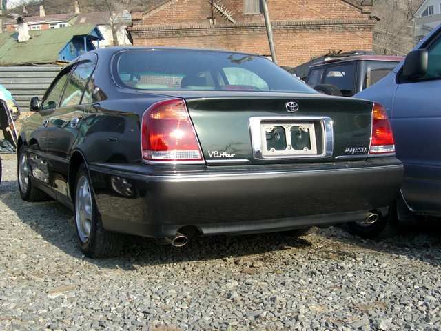 2000 Toyota Crown Majesta